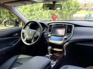 Toyota Crown 2015 2.0T Edición de moda interior foto 12 Toyota Crown 2015 2.0T Edición de moda interior foto 12