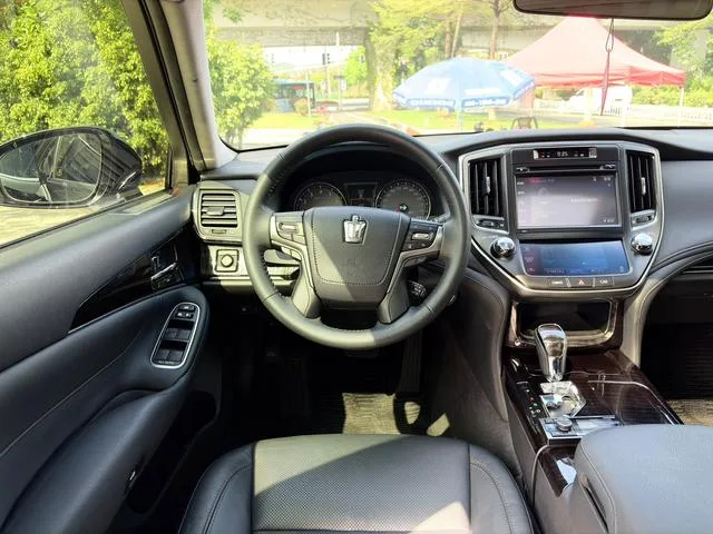 Toyota Crown 2015 2.0T Edición de moda interior foto 14 Toyota Crown 2015 2.0T Edición de moda interior foto 14
