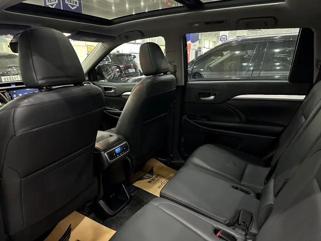 Toyota Highlander 2018 2.0T 4WD Premium Edition 7 Asiento País VI exterior foto 9 Toyota Highlander 2018 2.0T 4WD Premium Edition 7 Asiento País VI exterior foto 9