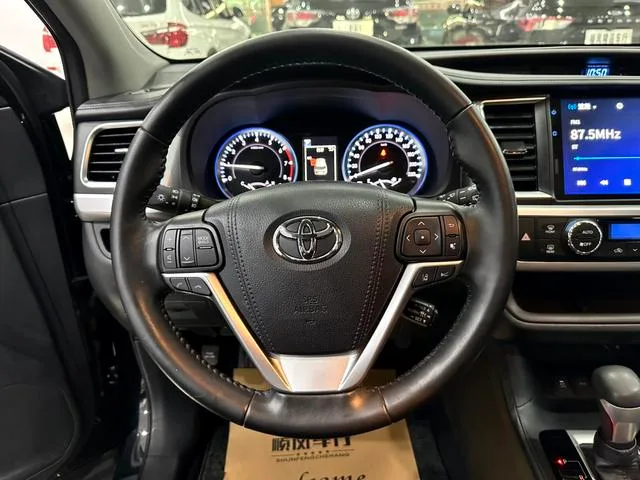 Toyota Highlander 2018 2.0T 4WD Premium Edition 7 Asiento País VI interior foto 12 Toyota Highlander 2018 2.0T 4WD Premium Edition 7 Asiento País VI interior foto 12