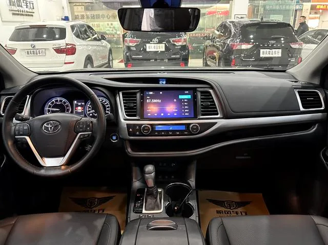 Toyota Highlander 2018 2.0T 4WD Premium Edition 7 Asiento País VI interior foto 18 Toyota Highlander 2018 2.0T 4WD Premium Edition 7 Asiento País VI interior foto 18