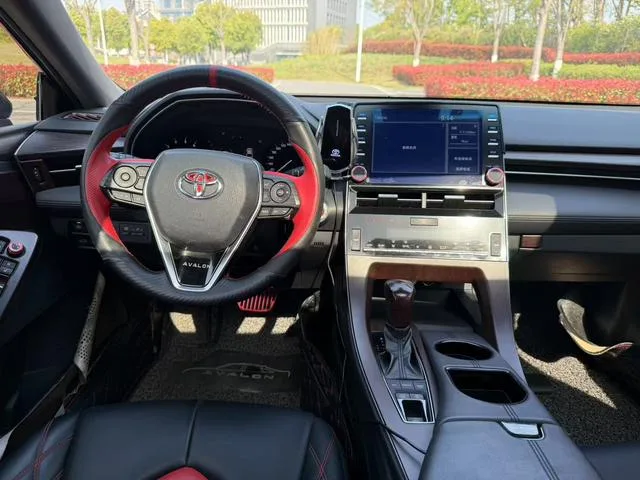 Toyota Avalon 2019 2.5L Enterprising Edition Country VI interior photo 6 Toyota Avalon 2019 2.5L Enterprising Edition Country VI interior photo 6