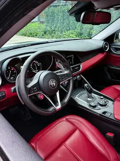 Alfa Romeo Giulia 2020 2.0T 280HP Édition sport de luxe extérieur photo 3 Alfa Romeo Giulia 2020 2.0T 280HP Édition sport de luxe extérieur photo 3