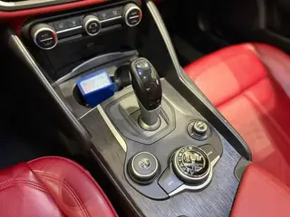 Alfa Romeo Giulia 2020 2.0T 280HP Édition sport de luxe extérieur photo 5 Alfa Romeo Giulia 2020 2.0T 280HP Édition sport de luxe extérieur photo 5