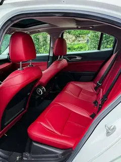 Alfa Romeo Giulia 2020 2.0T 280HP Édition sport de luxe intérieur photo 7 Alfa Romeo Giulia 2020 2.0T 280HP Édition sport de luxe intérieur photo 7
