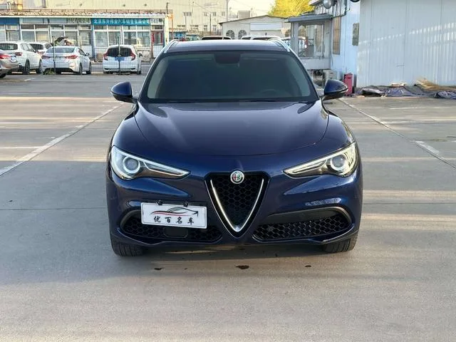 Alfa Romeo Stelvio 2017 2.0T 200HP Edición de lujo exterior foto 2 Alfa Romeo Stelvio 2017 2.0T 200HP Edición de lujo exterior foto 2