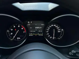 Alfa Romeo Stelvio 2017 2.0T 200HP Edición de lujo interior foto 12 Alfa Romeo Stelvio 2017 2.0T 200HP Edición de lujo interior foto 12