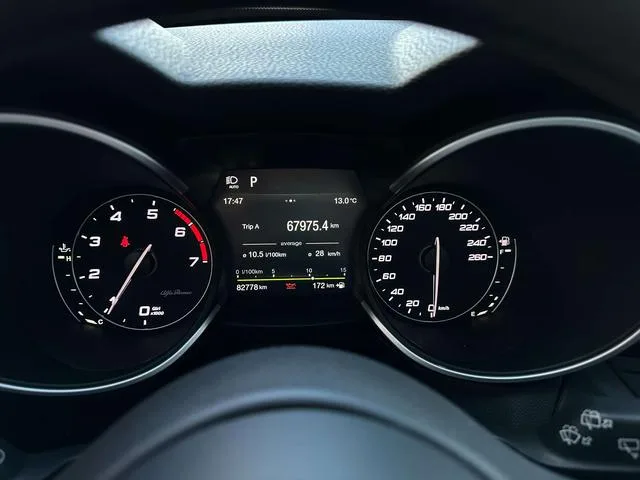 Alfa Romeo Stelvio 2017 2.0T 200HP Edición de lujo interior foto 12 Alfa Romeo Stelvio 2017 2.0T 200HP Edición de lujo interior foto 12