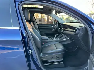 Alfa Romeo Stelvio 2017 2.0T 200HP Edición de lujo interior foto 17 Alfa Romeo Stelvio 2017 2.0T 200HP Edición de lujo interior foto 17