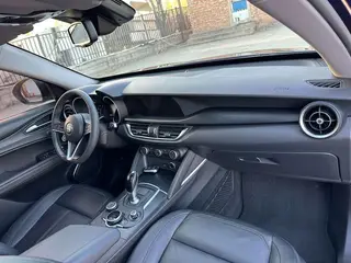 Alfa Romeo Stelvio 2017 2.0T 200HP Edición de lujo interior foto 18 Alfa Romeo Stelvio 2017 2.0T 200HP Edición de lujo interior foto 18