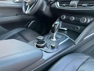 Alfa Romeo Stelvio 2017 2.0T 200HP Edición de lujo interior foto 19 Alfa Romeo Stelvio 2017 2.0T 200HP Edición de lujo interior foto 19