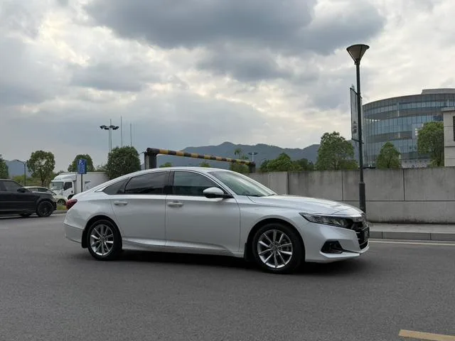 Honda Accord 2022 260TURBO Luxury Edition exterior photo 3 Honda Accord 2022 260TURBO Luxury Edition exterior photo 3