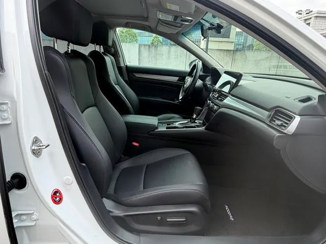 Honda Accord 2022 260TURBO Luxury Edition interior photo 15 Honda Accord 2022 260TURBO Luxury Edition interior photo 15
