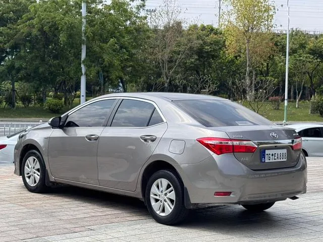 Toyota Corolla 2017 1.6L CVT GL interior photo 6 Toyota Corolla 2017 1.6L CVT GL interior photo 6