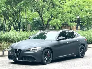 Alfa Romeo Giulia 2021 2.0T 280HP Luxury Edition exterior photo 1 Alfa Romeo Giulia 2021 2.0T 280HP Luxury Edition exterior photo 1