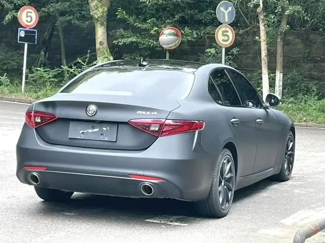 Alfa Romeo Giulia 2021 2.0T 280HP Luxury Edition exterior photo 3 Alfa Romeo Giulia 2021 2.0T 280HP Luxury Edition exterior photo 3
