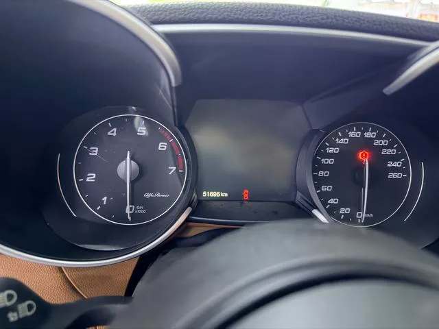 Alfa Romeo Giulia 2021 2.0T 280HP Luxury Edition interior photo 13 Alfa Romeo Giulia 2021 2.0T 280HP Luxury Edition interior photo 13