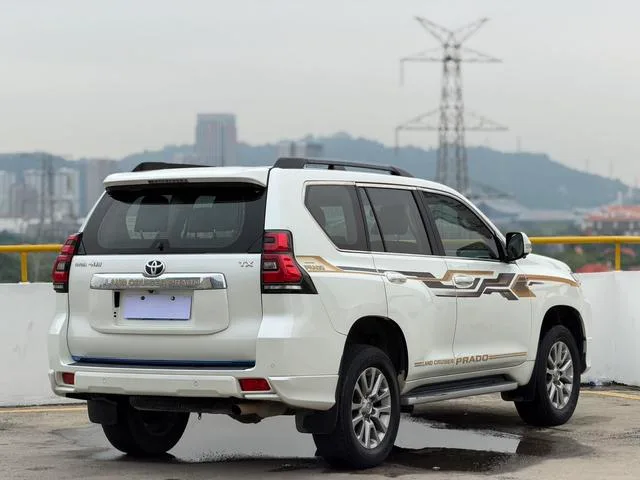 Toyota Prado 2019 3.5L Automático TX-L Versión de lujo exterior foto 4 Toyota Prado 2019 3.5L Automático TX-L Versión de lujo exterior foto 4