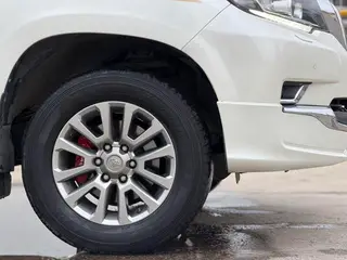 Toyota Prado 2019 3.5L Automático TX-L Versión de lujo interior foto 11 Toyota Prado 2019 3.5L Automático TX-L Versión de lujo interior foto 11