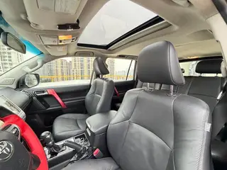 Toyota Prado 2019 3.5L Automático TX-L Versión de lujo interior foto 16 Toyota Prado 2019 3.5L Automático TX-L Versión de lujo interior foto 16