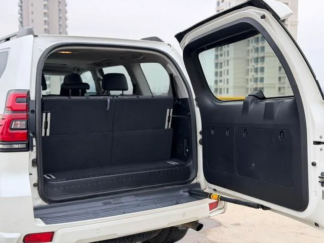 Toyota Prado 2019 3.5L Automático TX-L Versión de lujo interior foto 19 Toyota Prado 2019 3.5L Automático TX-L Versión de lujo interior foto 19