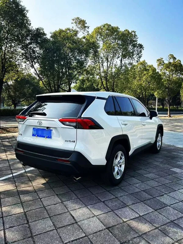 Toyota RAV4 2022 2.0L CVT Version urbaine à deux roues motrices intérieur photo 7