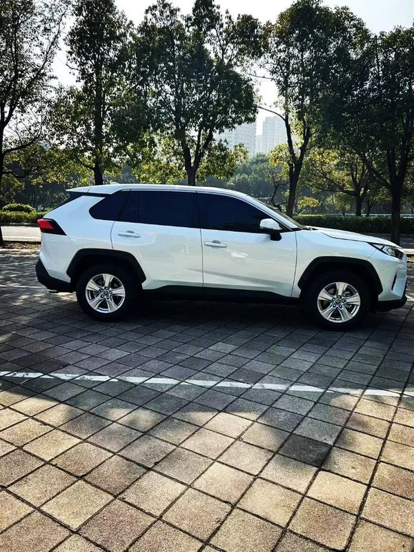 Toyota RAV4 2022 2.0L CVT Version urbaine à deux roues motrices intérieur photo 8