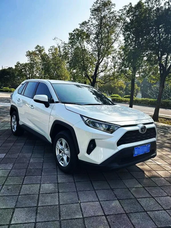 Toyota RAV4 2022 2.0L CVT Version urbaine à deux roues motrices intérieur photo 9