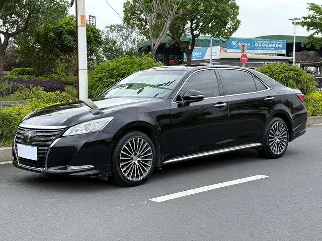 Toyota Crown 2018 2.0T Sports version exterior photo 1 Toyota Crown 2018 2.0T Sports version exterior photo 1