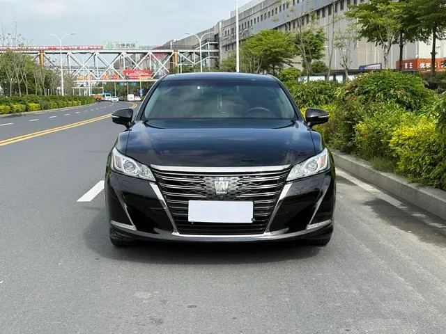 Toyota Crown 2018 2.0T Sports version exterior photo 2 Toyota Crown 2018 2.0T Sports version exterior photo 2