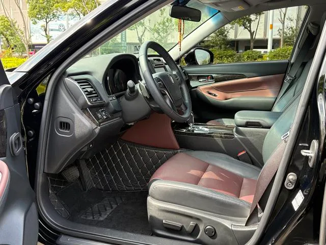Toyota Crown 2018 2.0T Sports version interior photo 9 Toyota Crown 2018 2.0T Sports version interior photo 9