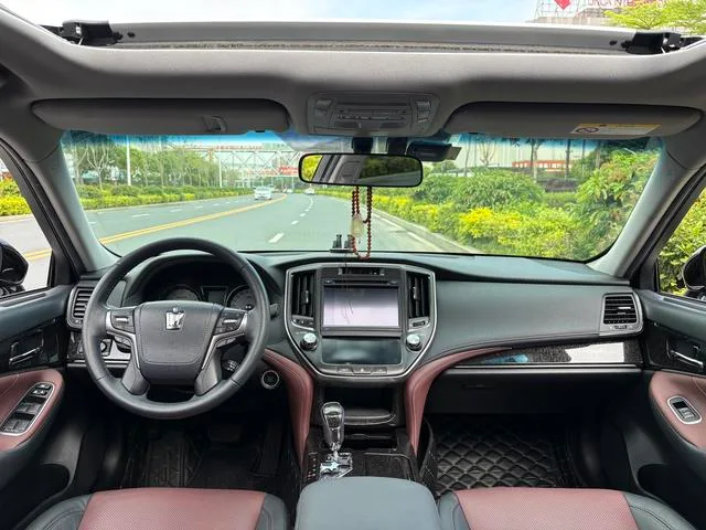 Toyota Crown 2018 2.0T Sports version interior photo 11 Toyota Crown 2018 2.0T Sports version interior photo 11