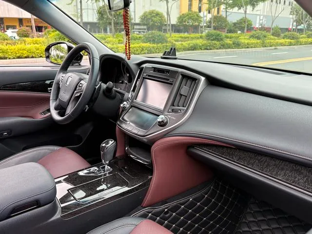 Toyota Crown 2018 2.0T Sports version interior photo 14 Toyota Crown 2018 2.0T Sports version interior photo 14