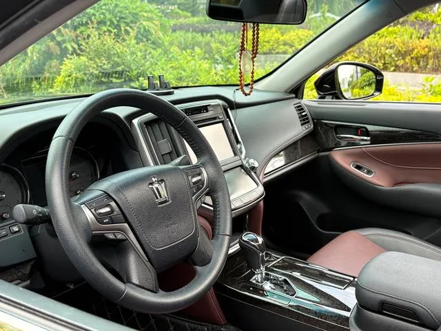 Toyota Crown 2018 2.0T Sports version interior photo 15 Toyota Crown 2018 2.0T Sports version interior photo 15