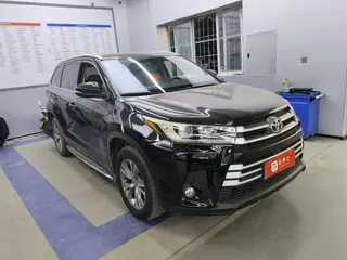 Toyota Highlander 2021 2.0T Versión Elite de tracción a dos ruedas 5 Asiento exterior foto 5 Toyota Highlander 2021 2.0T Versión Elite de tracción a dos ruedas 5 Asiento exterior foto 5