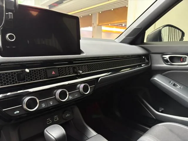 Honda Civic 2022 240TURBO CVT Combustion version interior photo 8 Honda Civic 2022 240TURBO CVT Combustion version interior photo 8