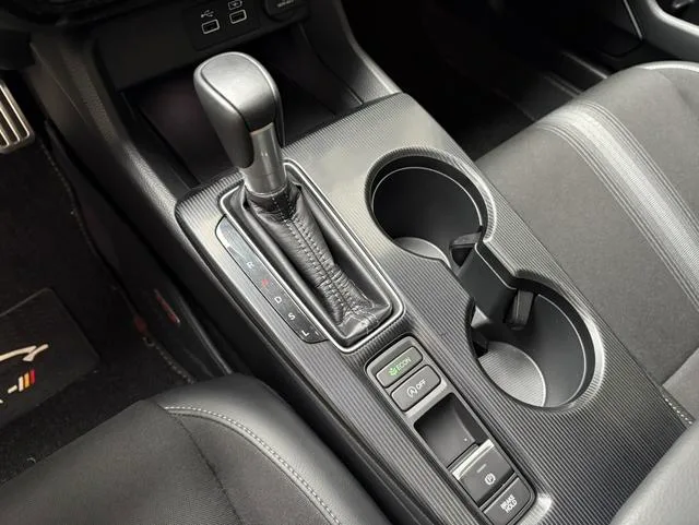 Honda Civic 2022 240TURBO CVT Combustion version interior photo 9 Honda Civic 2022 240TURBO CVT Combustion version interior photo 9