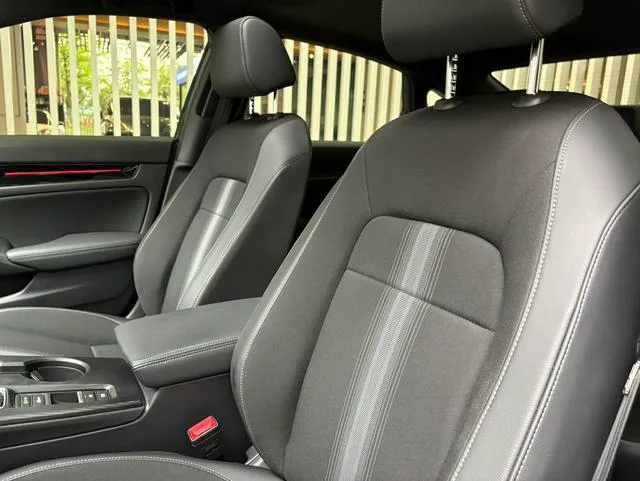 Honda Civic 2022 240TURBO CVT Combustion version interior photo 10 Honda Civic 2022 240TURBO CVT Combustion version interior photo 10