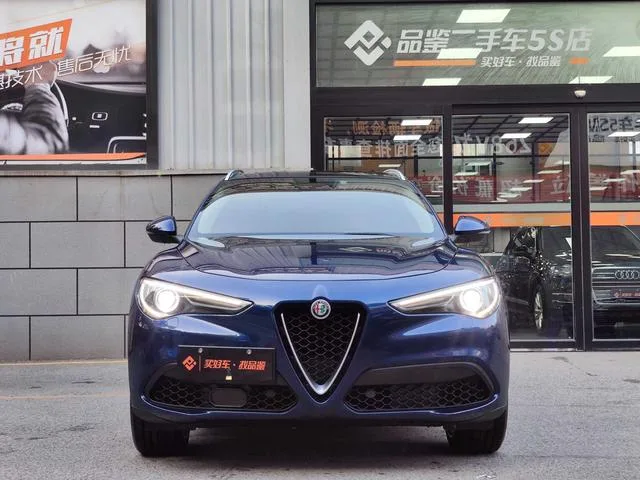 Alfa Romeo Stelvio 2017 2.0T 200HP Luxury Edition exterior photo 3 Alfa Romeo Stelvio 2017 2.0T 200HP Luxury Edition exterior photo 3