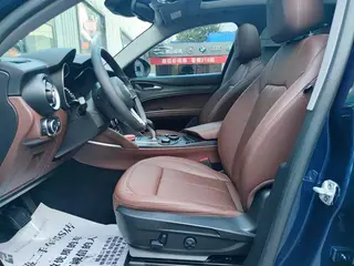 Alfa Romeo Stelvio 2017 2.0T 200HP Luxury Edition interior photo 11 Alfa Romeo Stelvio 2017 2.0T 200HP Luxury Edition interior photo 11