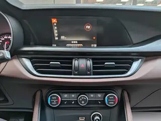 Alfa Romeo Stelvio 2017 2.0T 200HP Luxury Edition interior photo 12 Alfa Romeo Stelvio 2017 2.0T 200HP Luxury Edition interior photo 12