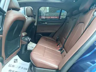 Alfa Romeo Stelvio 2017 2.0T 200HP Luxury Edition interior photo 14 Alfa Romeo Stelvio 2017 2.0T 200HP Luxury Edition interior photo 14