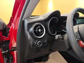 Alfa Romeo Stelvio 2017 2.0T 200HP Elite Edition interior photo 11 Alfa Romeo Stelvio 2017 2.0T 200HP Elite Edition interior photo 11