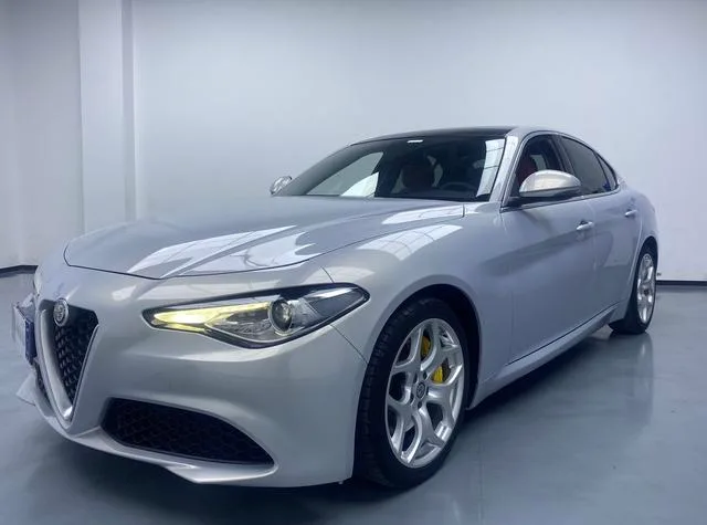 Alfa Romeo Giulia 2020 2.0T 280HP VIRTU Limited edition exterior photo 1 Alfa Romeo Giulia 2020 2.0T 280HP VIRTU Limited edition exterior photo 1