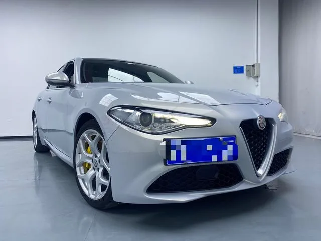 Alfa Romeo Giulia 2020 2.0T 280HP VIRTU Limited edition exterior photo 2 Alfa Romeo Giulia 2020 2.0T 280HP VIRTU Limited edition exterior photo 2