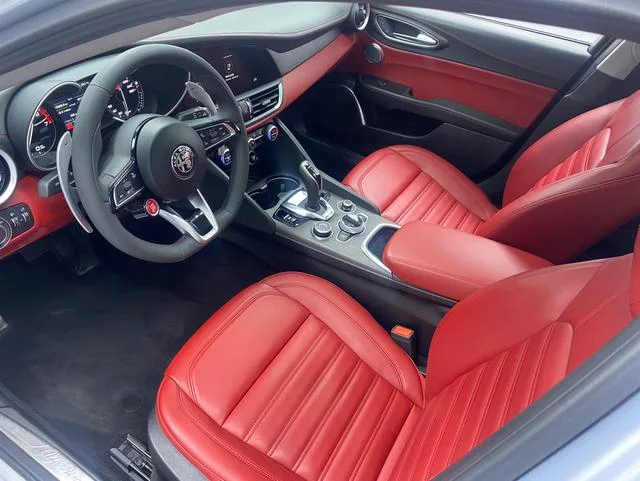 Alfa Romeo Giulia 2020 2.0T 280HP VIRTU Limited edition exterior photo 5 Alfa Romeo Giulia 2020 2.0T 280HP VIRTU Limited edition exterior photo 5