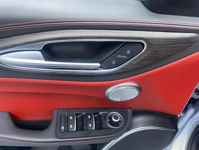 Alfa Romeo Giulia 2020 2.0T 280HP VIRTU Limited edition interior photo 7 Alfa Romeo Giulia 2020 2.0T 280HP VIRTU Limited edition interior photo 7
