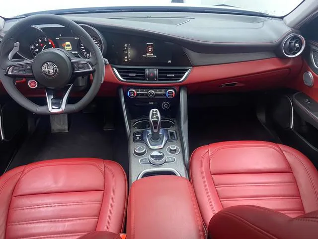 Alfa Romeo Giulia 2020 2.0T 280HP VIRTU Limited edition interior photo 8 Alfa Romeo Giulia 2020 2.0T 280HP VIRTU Limited edition interior photo 8