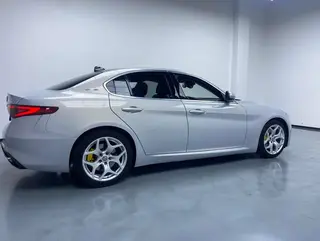 Alfa Romeo Giulia 2020 2.0T 280HP VIRTU Limited edition interior photo 9 Alfa Romeo Giulia 2020 2.0T 280HP VIRTU Limited edition interior photo 9
