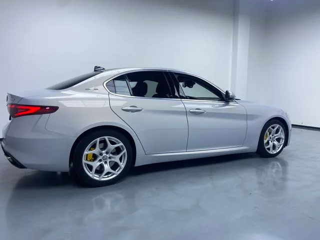 Alfa Romeo Giulia 2020 2.0T 280HP VIRTU Limited edition interior photo 9 Alfa Romeo Giulia 2020 2.0T 280HP VIRTU Limited edition interior photo 9
